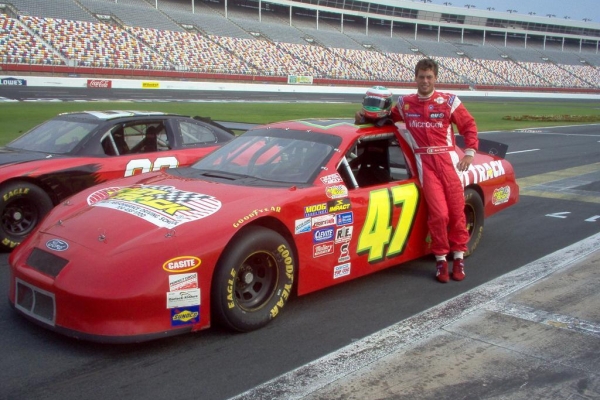 alex-in-nascar-circuito-lowe-sE3D8DCDF-D3BF-F8C2-7AEB-39411691A9F2.jpg